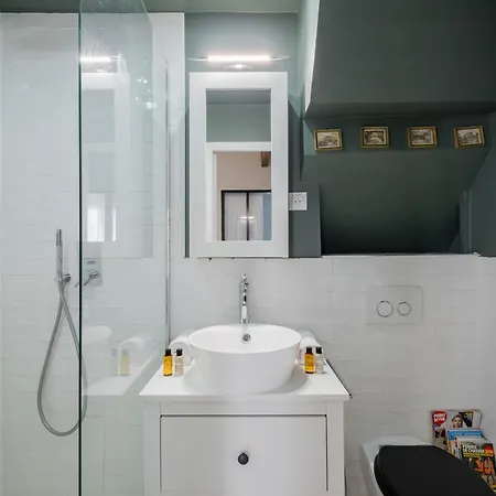 Veeve - Wood Notes Apartment Paris